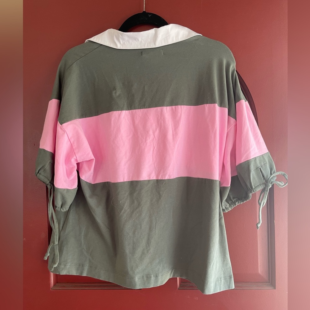 NWT Free Assembly V-Neck top with puff sleeves that tie. - Picture 4 of 9